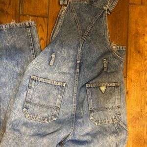 LADIES MEDIUM GUESS JEAN BIB OVERALLS 8 / 10 M BIB
